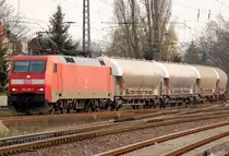 Aus Richtung K�ln kommt die 152 165-7 mit einem gemischten G�terzug in den Rheydter Hbf. 3.4.2012
