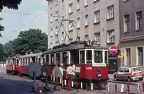 Wien Wiener Stadtwerke-Verkehrsbetriebe (WVB) SL 62 (M 4056 (Simmeringer Waggonfabrik 1928)) XII, Meidling, Breitenfurter Straße / Schedifkaplatz / Philadelphiabrücke im Juli 1975. - Scan eines Diapositivs. Kamera: Minolta SRT-101.