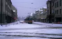 Potsdam VIP SL 5 (KT4D 0118) Friedrich-Ebert-Straße / Charlottenstraße im Februar 1991. - Im Hintergrund sieht man undeutlich das Nauener Tor. - Scan eines Diapositivs. Film: AGFA Excl. 200 CT. Kamera: Leica CL.