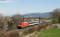 101 038-8 mit dem EC 7 (Hamburg Altona-Chur) bei Freiburg 2.4.12