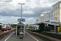 Am 18.8.08 trugen die Z�ge und das Empfangsgeb�ude in Weiden dann neue Farben: 610 003 kam aus N�rnberg und VT 19 aus Regensburg.