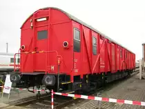 In Neum�nster fand aus Anla� des 150 j�hrigen Bestehens des DB AG- Instandhaltungswerkes (ehem. Aw) ein Tag der offenen T�r statt. Dabei wurden einige Eisenbahnfahrzeuge gezeigt, so auch dieser Einheitshilfsger�tewagen 80 99-11 080-1 der  DB AG , Neum�nster 18.06.2011