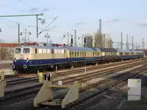 Der historische RHEINGOLD-ZUG mit E10 1239 abgestellt in Dresden-Hbf. ; 01.04.2012