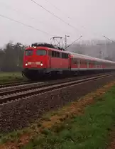 Am Mittwoch den 4.4.2012 f�hrt dieser RE4-Verst�rker in Richtung Aachen. Gezogen wird der Zug  von der 110 456-1 hier bein Korschenbroich.