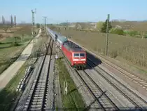 Die 120 134-2 ist mit dem IC 2028 als Ersatzzug f�r den ICE 277 am Nachmittag des 02.04.12 Richtung Basel unterwegs.