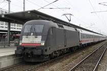 182 570-2 mit IC 2082 von Berchtesgaden Hbf nach Hamburg-Altona kurz nach der Ankunft in M�nchen Ost.29.03.2012 