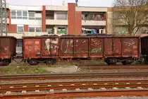 Enn Karr voll met Kl�tte!!! Im Jahre 1945 w�ren an diese Stelle sicherlich viel Leute zum  Fringsen  gekommen.....aber wir schreiben den 3.4.2012 und darum bleibt der Eas-x mit den Braunkohlenbriketts auch ungeschoren.....es hat ja kaum noch einer �fen in denen man die Kohle verbrennen kann. 
