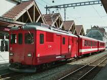 De 4/4 411 mit Pendelzug im Bahnhof Saigel�gier am 02.05.2006