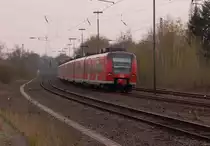 Eine Doppeleinheit 425ziger verl�sst gerade den Bahnhof Rheydt-Odenkirchen in Richtung Koblenz.3.4.2012