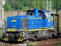 Grossaufnahme der Mak G1700  V2303  der MWB. Gesichtet am 24.05.06 in Stralsund. Vor einem Zug bestehend aus leeren Rungenwagen. (am 24.05.06)