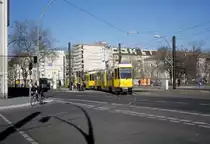 Berlin BVG SL M13 (KT4D 6126) Friedrichshain, Warschauer Straße / Helsingforser Straße / S-Bf Warschauer Straße im März 2005. - Scan eines Diapositivs. Film: Kodak Ektachrome ED 3. Kamera: Leica CL.