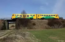 ČD 814 111-1 + 914 111-0 als Os 17549 Doma�lice - Klatovy, ČD KBS 185 Doma�lice - Klatovy - Hora�ďovice předměst�, fotografiert zwischen Pocinovice und �borsko am 27.03.2012