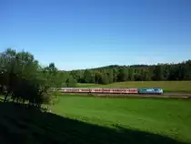 DB 111 017  Maxl  zieht eine n-Wagen Garnitur als R von M�nchen nach Salzburg, �bersee 09.10.11.