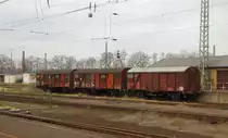 In Kassel Hbf standen am 04.04.2012 noch 3 gedeckte G�terwagen aus der Bundesbahnzeit abgestellt. Der DB Bahnhofswagen 612 89-7 vom Bw Kassel, der 21 RIV DB 80 14 13 228-4 Gbs-uv 245 und der 21 RIV DB 80 14 2838-7 Gos-uv 245.
