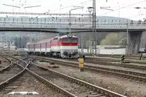 750 031-7 f�hrt mit Regionalzug Os 6213 Zvolen os. st./Altsohl Persbf. (13:46) – Lučenec/Lizenz – Fiľakovo/Fileck (15:12) ab. N�chster Halt: Zvolen n�kl. st./Altsohl Gbf.; 07.04.2012  