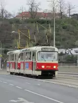 8.4.2012 9:06 Triebwagen 8182 (Tatra T3) zusammen mit einem weiterer Tatra T3 Triebwagen nach Star� Hloubět�n kurz vor der Haltestelle Dlouh� tř�da.