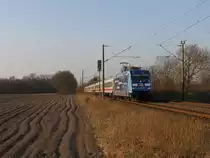 101 042-0 mit IC 2332 Emden Au�enhafen-K�ln Hauptbahnhof bei Deverm�hlen (B� 296.6) am 23-3-2012.