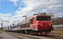 S� 363-004 zieht LkW-Zug durch Maribor-Tabor Richtung Norden. / 30.3.2012