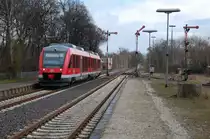 648 758 f�hrt als RB 14216 nach G�ttingen in den am Wochenende und an den Tagesrandlagen durchgeschalteten Bahnhof Langelsheim ein, 07.04.2012.