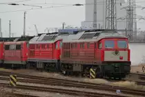 232 283-2 abgestellt in Rostock-Toitenwinkel dahinter stehen noch 151er.10.04.2012 