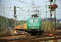 145 CL-005 von Crossrail f�hrt mit einem Containerzug von Aachen-West in Richtung  K�ln bei Regenwolken am 10.4.2012.