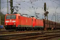 185 017-1 DB 185 164-1 DB fahren  mit einem sehr langen Kohlenzug aus Zandvliet(B) nach Mannheim bei der Ausfahrt von Aachen-West am 10.4.2012.