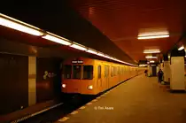 Wagen 2551 des Typs F 74 auf der Linie U8 im Bahnhof Pankstra�e. (Februar 2012)