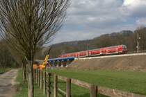 Die 111 077 am 08.04.2012 mit dem RE9 in Merten (Sieg).