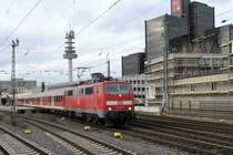 111 134-3 verl�sst am 03.04.2012 Hannover HBF in Richtung Brauschweig. N�hster Halt dieses ZUges ist Lehrte.