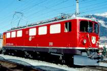 RhB - Ge 6/6 II 701  RAETIA  am 20.02.1998 in Thusis - Universallokomotive - �bernahme 09.05.1958 - SLM4220/MFO/BBC - 1776 KW - Gewicht 65,00t - L�P 14,50m - zul�ssige Geschwindigkeit 80 km/h - Logo RhB rh�toromanisch - �2=16.12.1993 �1=17.07.1997- Hinweis: runde Scheinwerfer und Scherenpantograf, gescanntes Dia 
