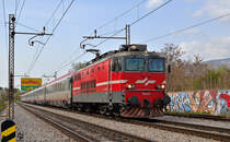 S� 342-001 zieht Personenzug durch Maribor-Tabor Richtung Wien. / 5.4.2012