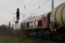 11.4.2012 Bernau bei Berlin. HGK´s DE62 mit 30 kmh bei der Ein- bzw. Durchfahrt links von Biesenthal kommend. (9820 1266 062)Gr�n blinkend. Im Hintergrund Bauarbeiten an einer besch�digten Br�cke und das ehem. Fdl-Stw Bot.