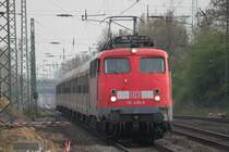 110 438-9 erreicht mit ihrem RB 35 Verst�rker nach Emmerich den Bahnhof Oberhausen-Sterkrade am 03.04.2012