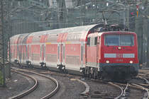 111 012 am 3.4.12 mit RE9 in K�ln Messe/Deutz.