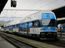 8.4.2012 14:19 ČD 971 030-2 als Personenzug (Os) aus �st� nad Labem hl.n. kurz nach der Ankunft im Zielbahnhof Praha Masarykovo n�dra��.