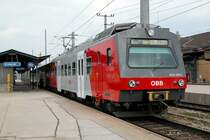 �BB 4020 308-5 mit 21055 (S 40 �ber Tulln nach Wien FJB), St. P�lten Hbf., 13.04.2006
