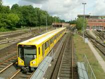 Instruktion auf einem Hk-Zug (Kleinprofil)in der Haupt-und Betriebswerkst�tte Grunewald.26.05.06