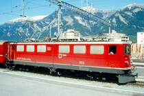 RhB - Ge 6/6 II 702  CURIA  am 07.05.1994 in Thusis - Universallokomotive - �bernahme 19.06.1958 - SLM4221/MFO/BBC - 1776 KW - Gewicht 65,00t - L�P 14,50m - zul�ssige Geschwindigkeit 80 km/h - Logo RhB rh�toromanisch - �2=15.12.1989 �1=18.09.1992 - Hinweis: runde Scheinwerfer und Scherenpantograf, gescanntes Dia 
