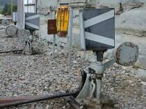 Drei Weichenhebel waren n�tig, um die vier Fahrrichtungen von der Strecke zum Depot Heiden einzustellen. Die Gegengewichte der Giesserei Bern von 1925 versehen immer noch ihren Dienst zur vollen Zufriedenheit. (22.09.2004)