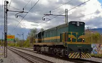 S� 644-025 f�hrt als Lokzug durch Maribor-Tabor Richtung Studenci. / 12.4.2012