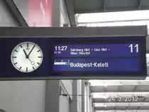 Zugzielanzeige in M�nchen Hbf vom RJ 65 nach Budapest-Keleti.24.03.2012