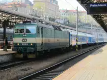 9.4.2012 9:25 ČD 162 019-4 mit einem Schnellzug (R) von Děč�n hl.n. nach Praha hl.n. bei der Einfahrt in den Zielbahnhof. 