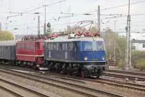 Sonderlokzug von Weimer nach Bochum am 12/04/12 angef�hrt von E18 und 142 im Gbf Paderborn.

