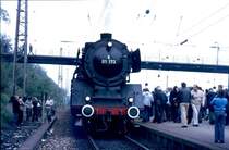 Bf. Backnang 1971 und 01 173 vor Sonderzug nach Konstanz. Der Regen konnte die vielen unz�hligen Fans nicht abhalten, nach Backnang und entlang der Strecke, mit Kamera bewaffnet, die 01 abzulichten.