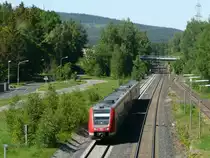 612 656 rast am 25.5.11 mit 160 km/h durch den n�rdlichen Bereich des Bahnhofs Marktleuthen, da er auf dem Weg nach N�rnberg nicht halten wird. 