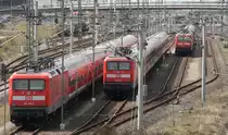 15.4.2012 Wolfsburg Hbf. 112 129-2 / 125-0 und 128-4 abgestellt und auf ihren werkt�glichen Einsatz wartend.