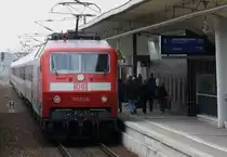 15.4.2012 Wolfsburg Hbf. IC 1995 nach Stuttgart mit Schlusslok 120 151-6. 