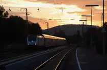 ME 82843 Uelzen - G�ttingen, f�hrt am Abend des 15.07.2011 im letzten Licht in Kreiensen ein