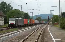 189 157 (boxXpress) mit einem Containerzug am 21.07.2011 in Kreiensen