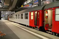Bc-t der Veolia Schweden (S-VEO 51 86 50 30-314-3), eingereiht in den EN 300 von Berlin Hbf nach Malm� Central am 14.04.2012 kurz vor der Abfahrt in Berlin Hbf (tief).